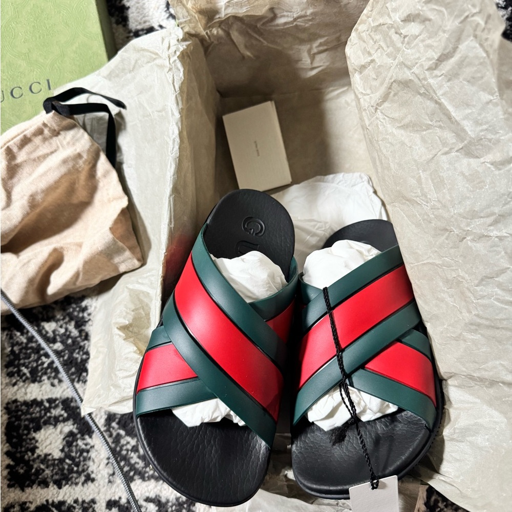 Gucci Women's Red and Green Crisscross Sandals